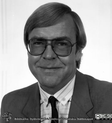 Sjukhusadministratör Ingvar Wiberg
Lasarettsfotograferna i Lund,  pärm  Sv/v Negativ, 1985. 39/85. Ingvar Wiberg, sjukhusadministratör, sektionschef och senare forskningsdirektör i Region Skåne. Från negativ.
Nyckelord: Lasarettet;Lund;Universitetssjukhuset;USiL;Forskning;Administration;Direktör;Region;Skåne