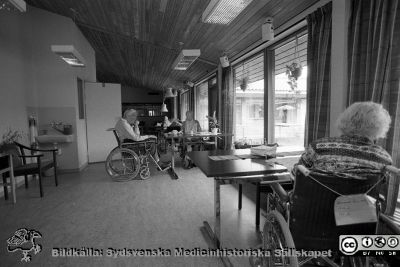 Korridor och dagrum på Norra Sjukhuset i Lund 1985
Lasarettsfotograferna i Lund,  pärm  Sv/v Negativ, 1985. 85/66. Från negativ
Nyckelord: Lasarettet;Lund;Universitetssjukhuset;USiL;Geriatrik;Långvård;Norra Sjukhuset;Geriatrisk;Klinik