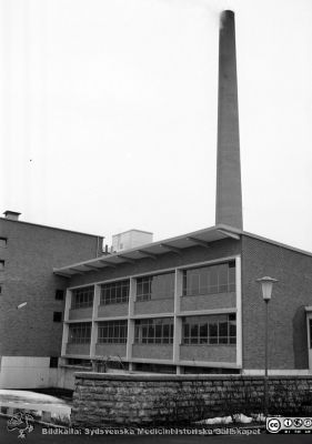 Panncentralen i Lund, invigd 1957
Lasarettsfotograferna i Lund,  pärm,  96+97 (?). 21/60. Kraftcentralen 1960 (invigd 1957). Kanske reprofoto. Från negativ
Nyckelord: Lasarettet;Lund;Universitetssjukhuset;USiL;Panncentral;ngkraftverk;Reservkraftverk
