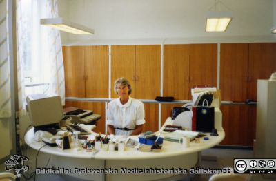 Kanslidirektör Ingegärd Lindqvist
Kanslidirektör Ingegärd Lindqvist på Fernströmsstitelsens kontor i dåvarande administgrationsbyggnaen på Lasarettet i Lund. Foto från Ingegärd Lindqvist, september 2015.
Nyckelord: Lasarettet;Lund;Universitetssjukhuset;USiL;Forskning;Fernströmsstiftelsen