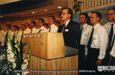 Professor Dick Killander harangerade Johan Stenflo på Forskningens Dag 1996
Professor Dick Killander i talarstolen vid Forskningens Dag 1996 när han harangerade Johan Stenflo, det årets mottagare av Fernströms Nordiska Pris. I bakgrunden Lunds Studentsångförening. Foto från Ingegärd Lindqvist, september 2015.
Nyckelord: Lasarettet;Lund;Universitetssjukhuset;USiL;Forskningens Dag