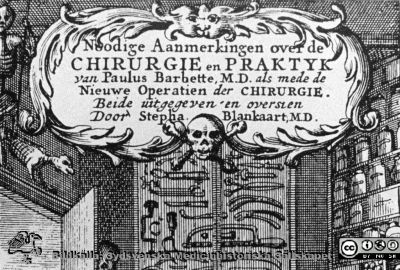 Detalj från titelsidan till "Noodige Aanmerkingen over de CHIRURGIE en PRAKTYK av Paulus Barbette, M.D.
Medicinhistoriska samlingar i Lund. Ingen annan idenfierande påskrift. Reprofoto monterat på pappskiva. Från titelsidan till "Noodige Aanmerkingen over de CHIRURGIE en PRAKTYK av Paulus Barbette, M.D.
Nyckelord: Kapsel 09;Kirurgi;Bok;titelsida;Paulus;Barbette;Reprofoto