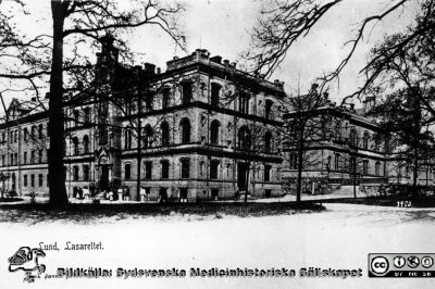 Lasarettet i LUnd 1903: Ögonkliniken (närmast) och kirurgiska kliniken
Ögonkliniken (närmast) och kirurgiska kliniken 1903. foto  Lina Jonns eftr (Per Bagge)
Nyckelord: Lasarettet;Lund;Universitetssjukhuset;USiL;Ögon;Klinik