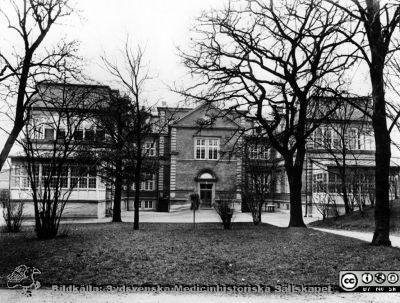 Det första barnsjukhuset i Lund
Las. området Söder: exteriör Det första barnsjukhuset. Vy från öster.
Nyckelord: Lasarettet;Lund;Universitetssjukhuset;USiL;Barn;Pediatrisk;Klinik;Kapsel 01