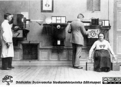 Fysiologiska institutionen i Lund, 1900-talets första halva
Foton från fysiologiska institutionen i Lund. Bildkälla preparator Olle Hammar. Tidig EKG-maskin.
Nyckelord: Fysiologiska;Institutionen;Lund;Lunds Universitet;EKG