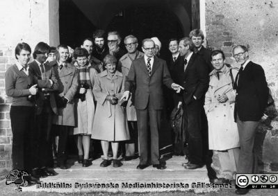 Professor Nils Emmelins avdelning på utfärd
Foton från fysiologiska institutionen i Lund. Bildkälla preparator Olle Hammar. 1970-talet. Professor Nils Emmelins avdelning på utfärd. Från vä Bengt Asking, Per Görstrup, okänd, Mats Elmér, Lena Nordén, Sven Lenninger, Peter Thesleff, Kerstin Emmelin, Per Ohlin, Nils Emmelin, Nils Johan Nilsson, okänd, Ivar Nordenfelt, Lars Malm, Lars Malmberg. Olle Hammar längst till höger.
Nyckelord: Fakultet;Fysiologisk;Institution;Utflykt;Utfärd;Personal;Lund;Universitet;Fakultet