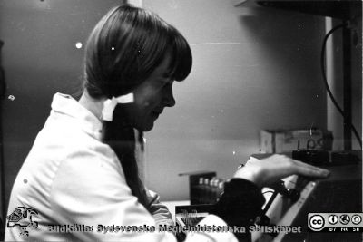 Experimentell hjärnforskning i Lund. BMS Lena Sjöberg
Ur Bo Siesjös fotoalbum 1964 - ~1992 BMS Lena Sjöberg.
Nyckelord: Experimentell hjärnforskning;Lasarettet i Lund;Lunds universitet;Medicinska fakulteten