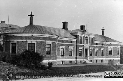 Barnsjukhuset i Helsingborg, byggt 1888.
Barnsjukhuset i Helsingborg på Bergaliden, byggt 1888.
Nyckelord: Barnsjukhuset;Helsingborg