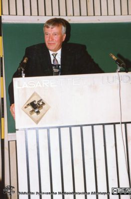 Philip Sandblom-symposium 1993 i Lund
Professor Bo Eklöf i talarstolen. Från originalfoto
Nyckelord: Lasarettet;Lund;Universitetssjukhuset;USiL;Kirurgiska;Kliniken;Symposium;Möte