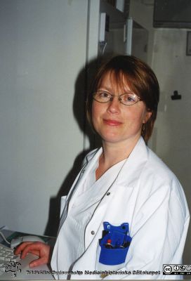 Helen NN, Kliniskt kemiska laboratoriet 2016
Från Boel Ohlsson 2016, Klin.kem. lab.  Lund 1990-talets början. 	Helen NN
Nyckelord: Laboratorium;Lasarettet;Lund;Universitetssjukhuset;USiL;Klinisk;Kliniskt;Kemiska;Avdelningen