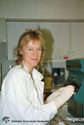 Från Boel Ohlsson 2016, Klin.kem. lab.  Lund, tidigt 1990-tal.  	Okänd
Nyckelord: Lasarettet;Lund;Universitetssjukhuset;USiL;Klinisk;Kliniskt;Kemiska;Avdelningen