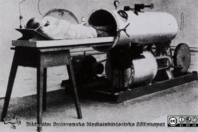 Tidig version av Thunbergs Barospirator.
Tidig version av Thunbergs Barospirator. Rimligen 1920-talet. Bildkälla UB Lund 2020, arkiv Håkan Westling.
Nyckelord: Respirator;Barospirator;Prototyp