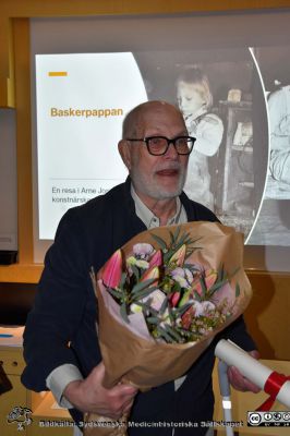 Årsmöte med Sydsvenska Medicinhistoriska Sällskapet 2024-04-22. 
Årsmöte med Sydsvenska Medicinhistoriska Sällskapet2024-04-22. Hans Bertil Hansson tackar för att han utsetts till hedersledamot i Sällskapet. Foto Anders Widell.
Nyckelord: Årsmöte;SMHS;Sydsvenska Medicinhistoriska Sällskapet;Sammanträde