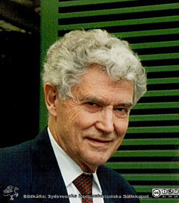 Professor Håkan Westling c:a 2000
Håkan  Westling på terrassen vid Locus Medicus c:a 2000. Foto Frank Wollheim.
Nyckelord: Lasarettet;Lund;Universitetssjukhuset;USiL;Locus;Medicus;Medicinska;Fakulteten;Föreningen