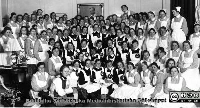Bild ur fotoalbum SSSH Lund 1927
Album SSSH Lund 1927, skapat av SSSH-sköterskan "ego", med bilder från sin utbildningstid och senare genom flera decennier. Bildtext "Provsysterhippa Lund, 1927. " Foto i Salongen på SSSH.
Nyckelord: Lasarettet i Lund;Södra Sveriges Sjuksköterskehem;SSSH;Sydsvenska Medicinhistoriska Sällskapet;SMHS